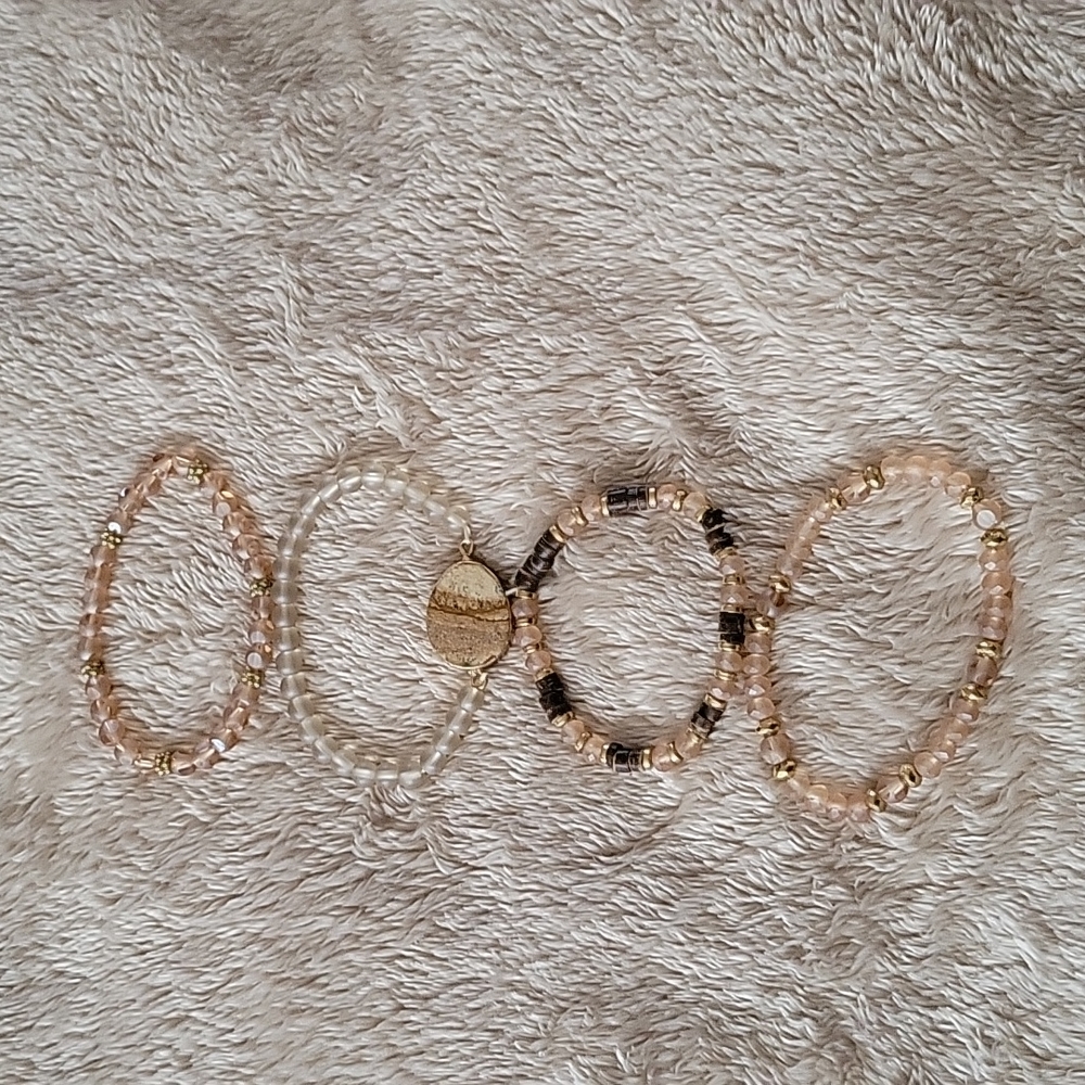 Beaded bracelet x4